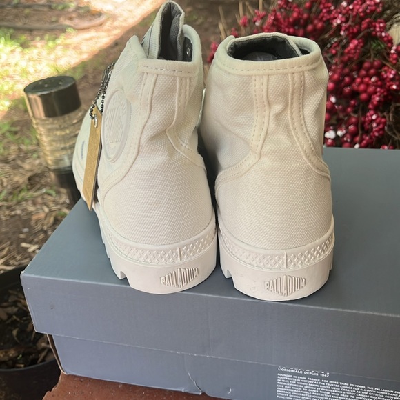 🆕. Palladium Star White Canvas High-Tops - Picture 4 of 4